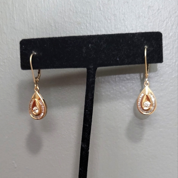 14k gold and diamond earrings! - Picture 2 of 10